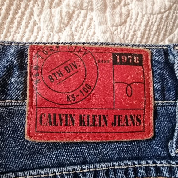 Calvin Klein blue jeans low rise, straight leg, size 8, unique back pockets - Picture 5 of 16